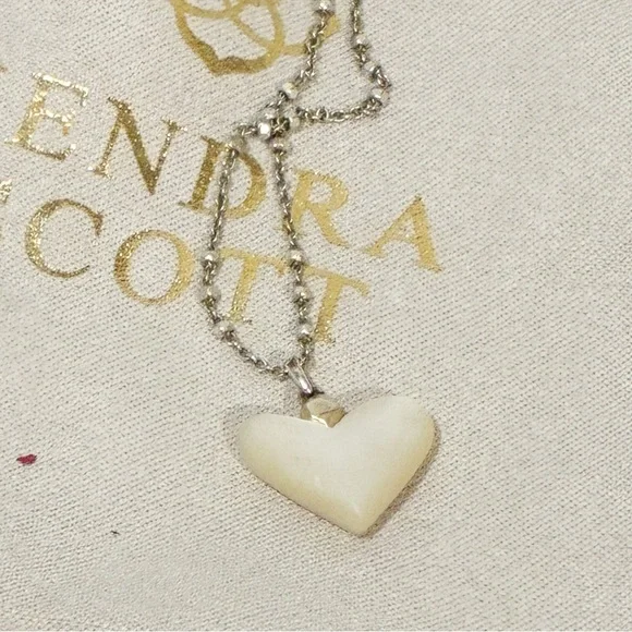 Kendra Scott Poppy Heart Gold Pendant Necklace In Rose Quartz - Picture 3 of 4